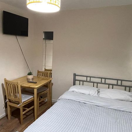 Comfortable Double Room Londyn Zewnętrze zdjęcie