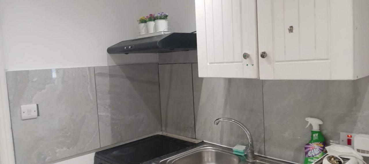 Comfortable Double Room Londyn Zewnętrze zdjęcie